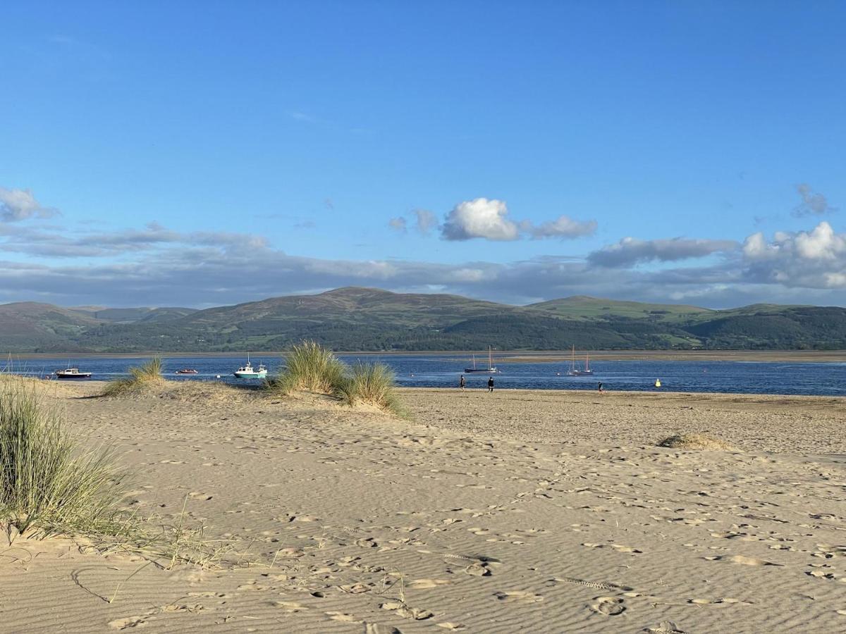 Beautiful Aberdovey Seafront Apartment 2 Aberdyfi Extérieur photo